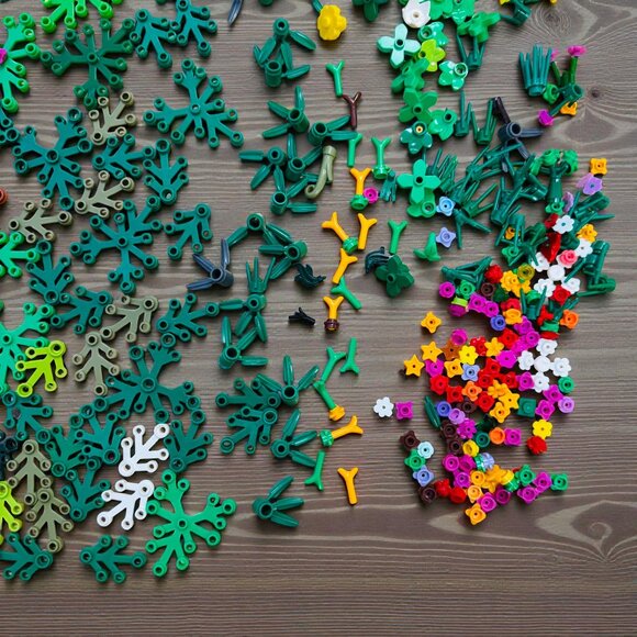 LEGO Foliage & Flowers Bulk Lot Leaves Plants Greens Blossoms Landscaping Parts - Picture 4 of 5